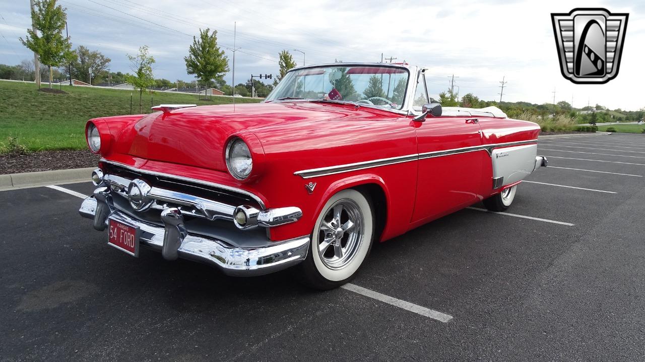 1954 Ford Crestline