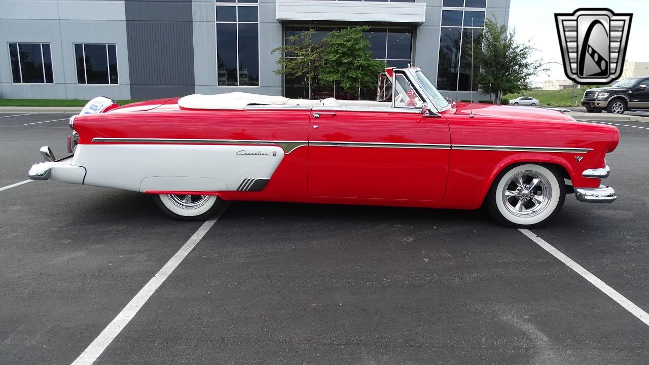 1954 Ford Crestline