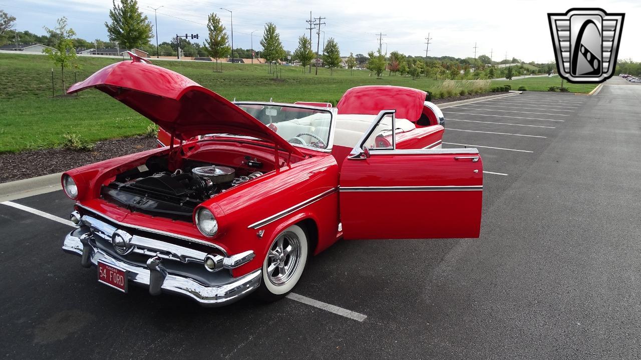 1954 Ford Crestline