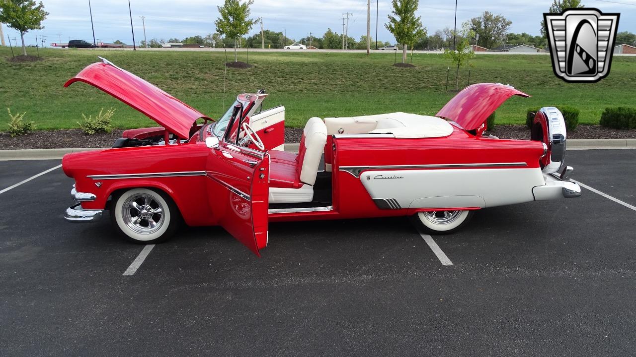 1954 Ford Crestline