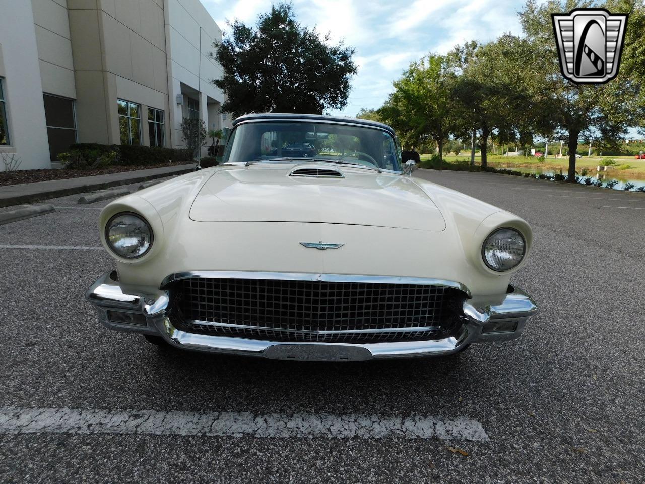 1957 Ford Thunderbird