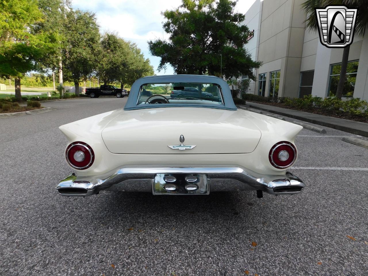 1957 Ford Thunderbird