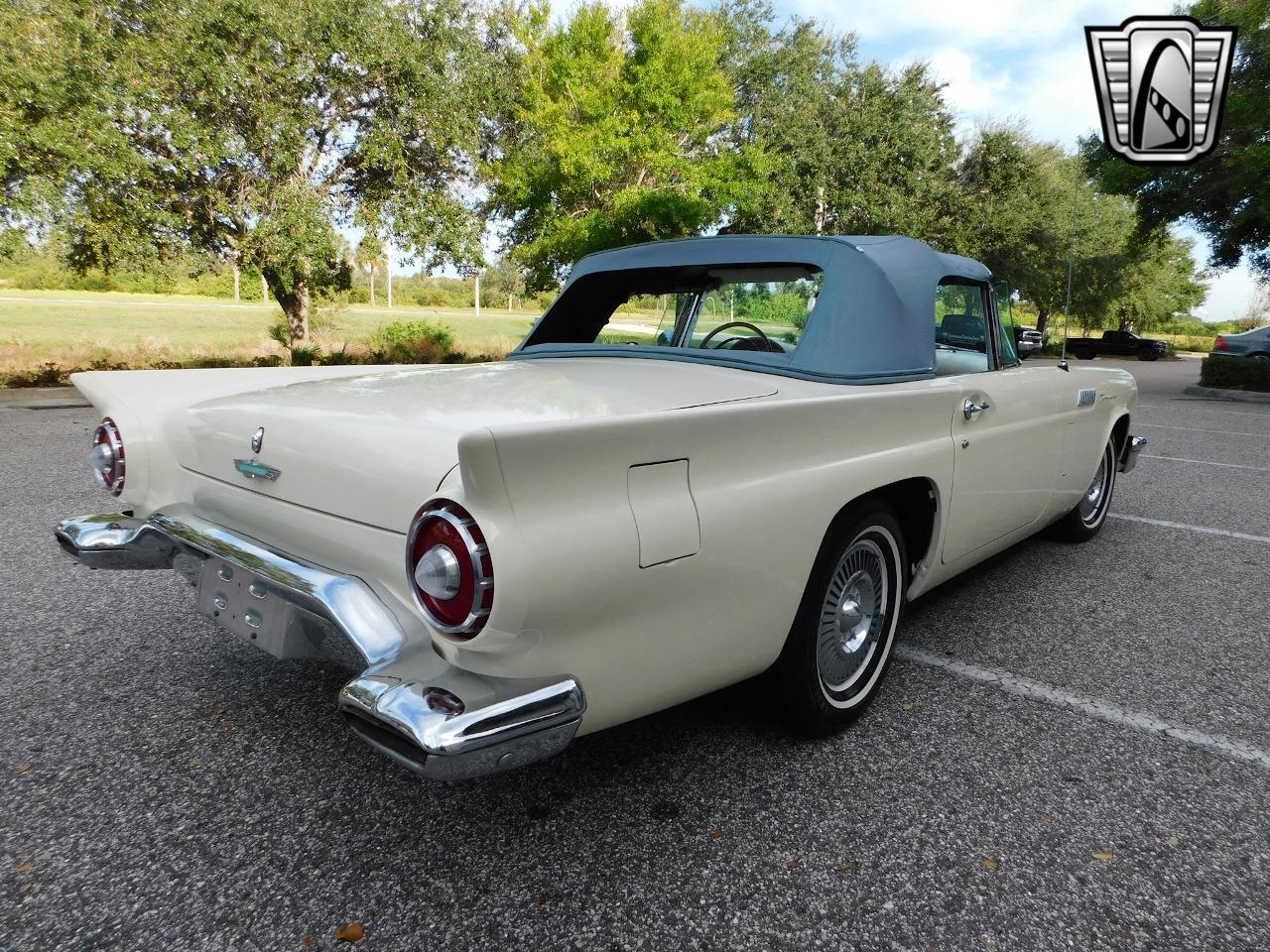 1957 Ford Thunderbird