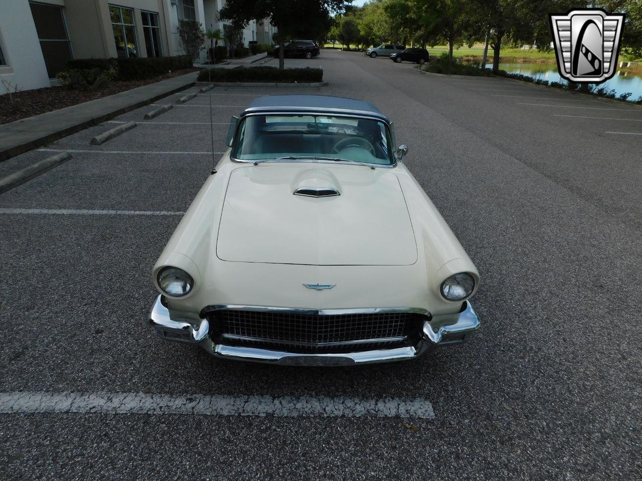 1957 Ford Thunderbird