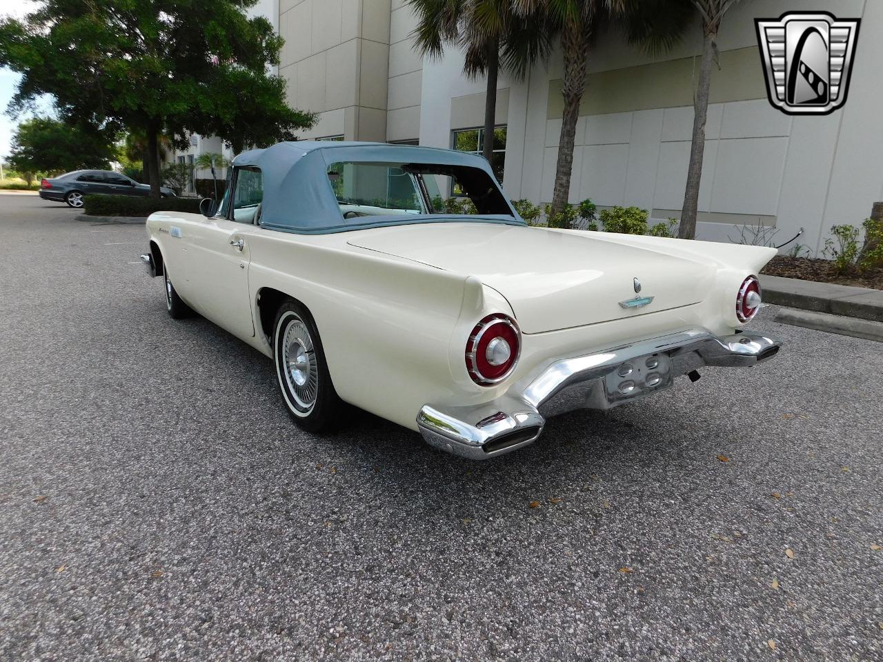 1957 Ford Thunderbird