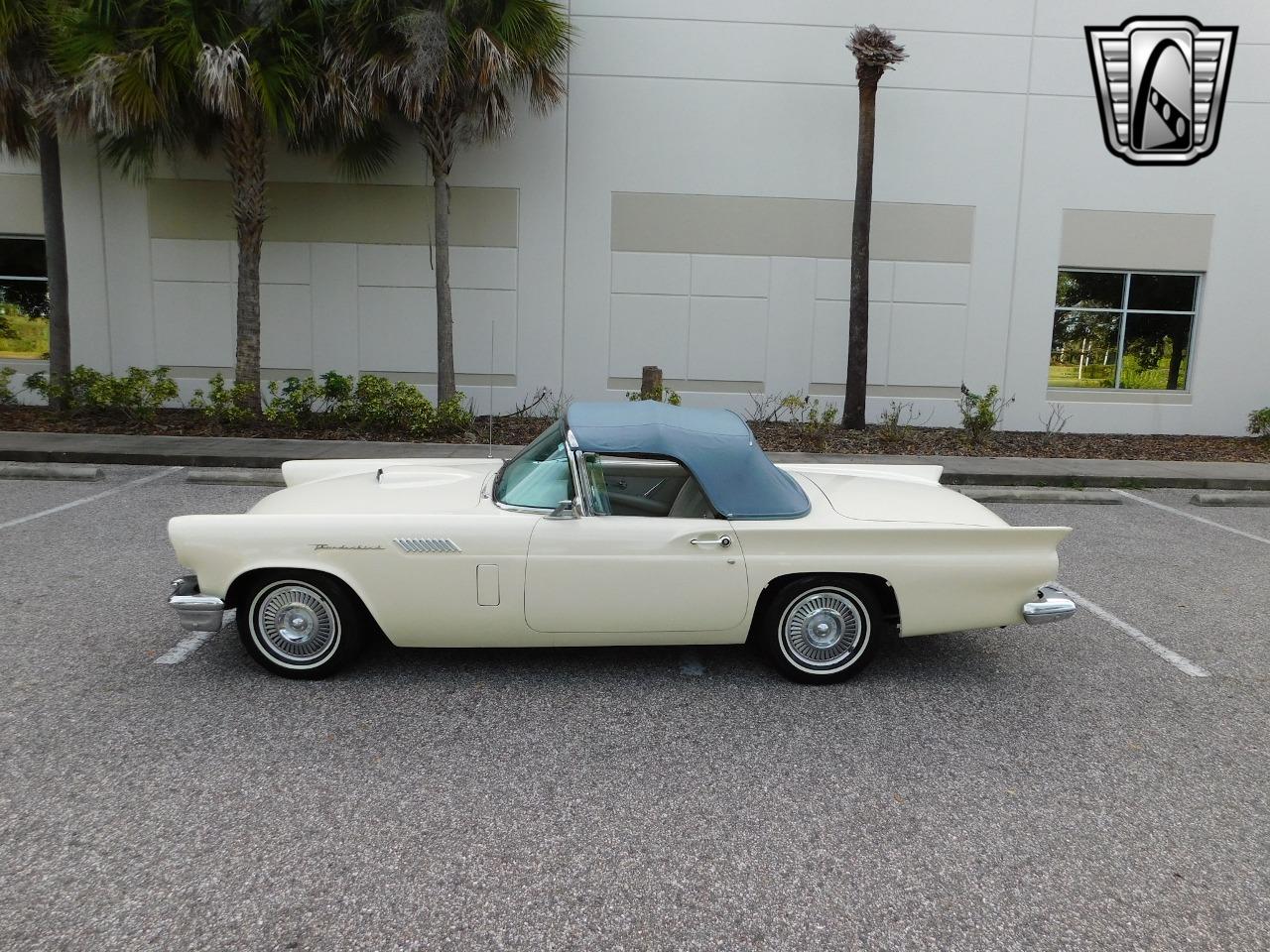 1957 Ford Thunderbird