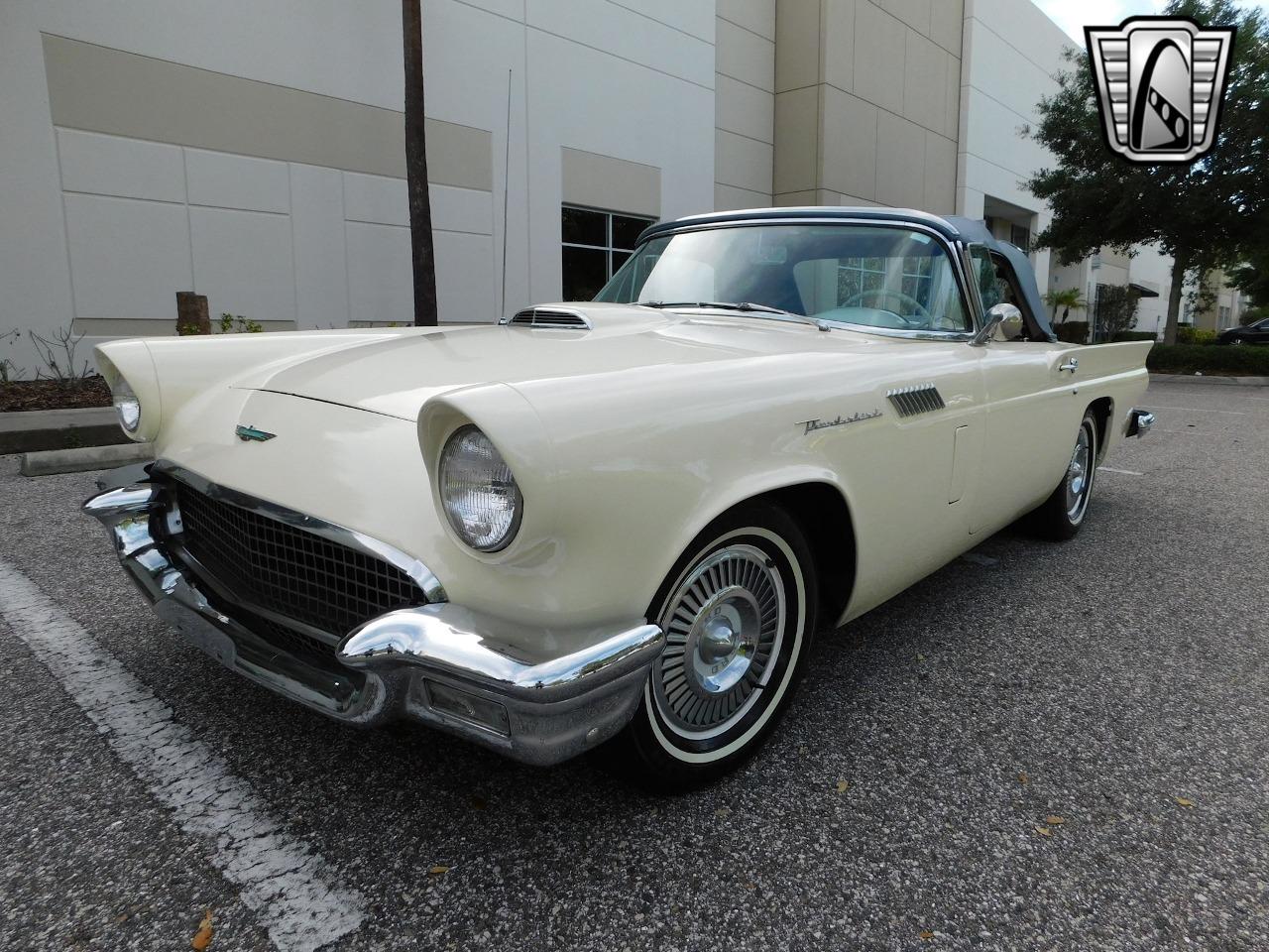 1957 Ford Thunderbird