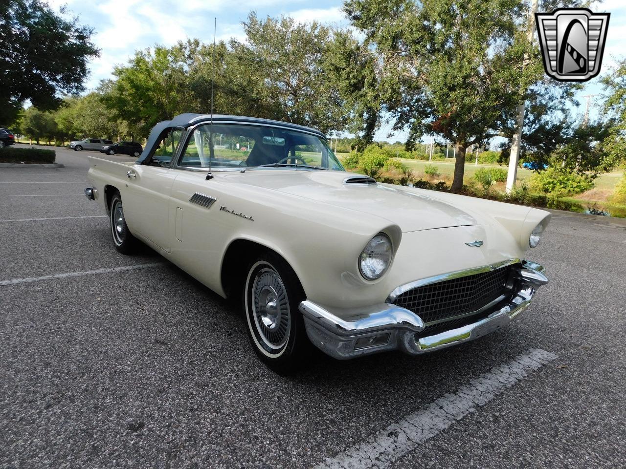 1957 Ford Thunderbird