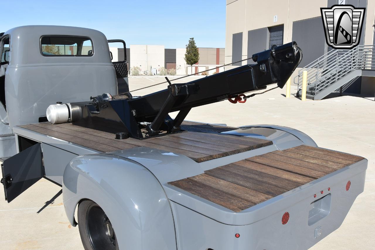 1949 Chevrolet Tow Truck