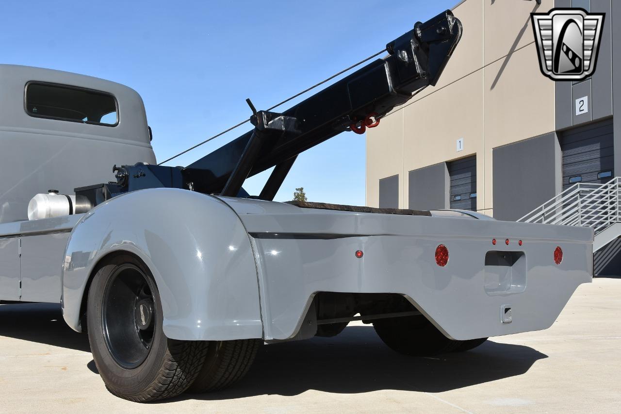 1949 Chevrolet Tow Truck