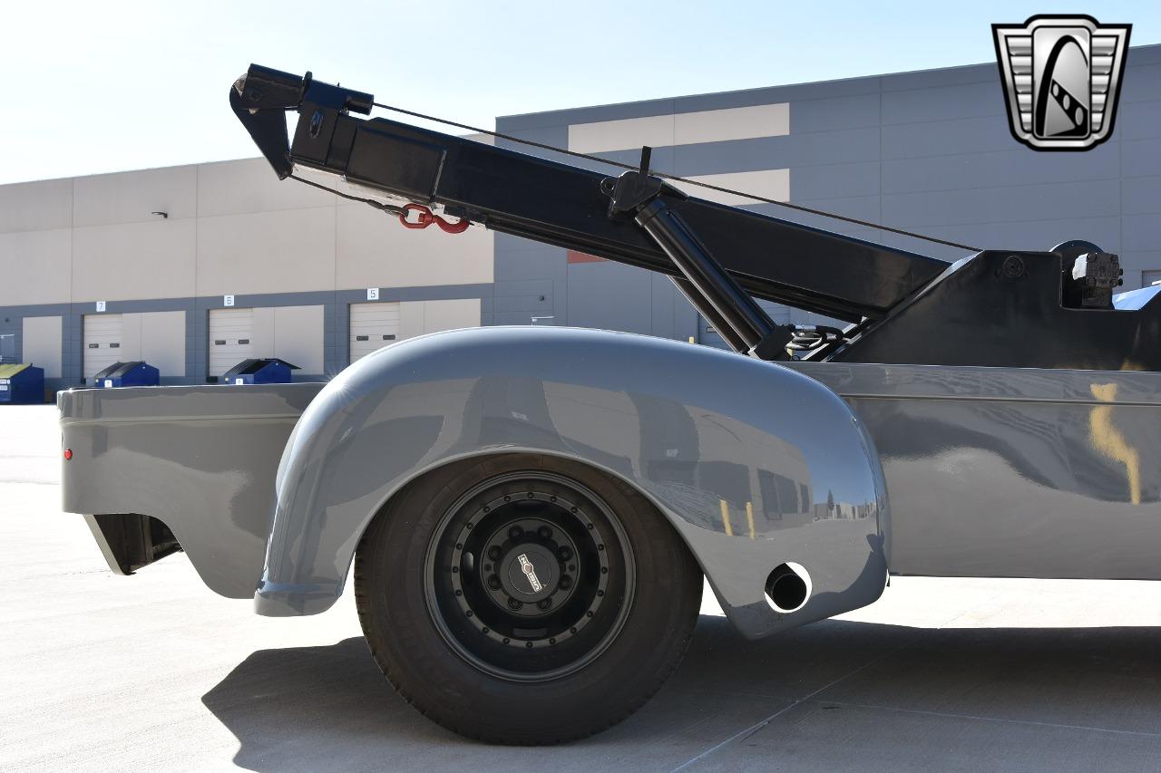 1949 Chevrolet Tow Truck