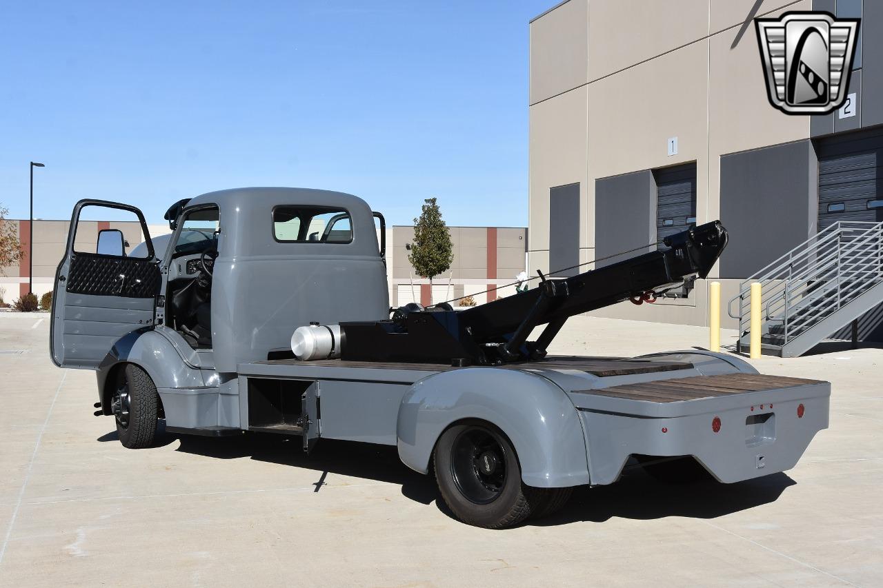 1949 Chevrolet Tow Truck