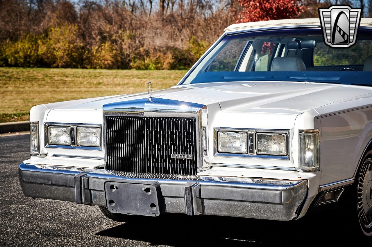 1989 Lincoln Town Car