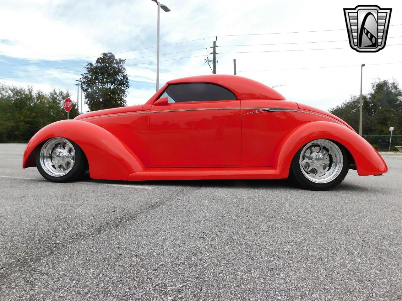 1939 Ford Custom