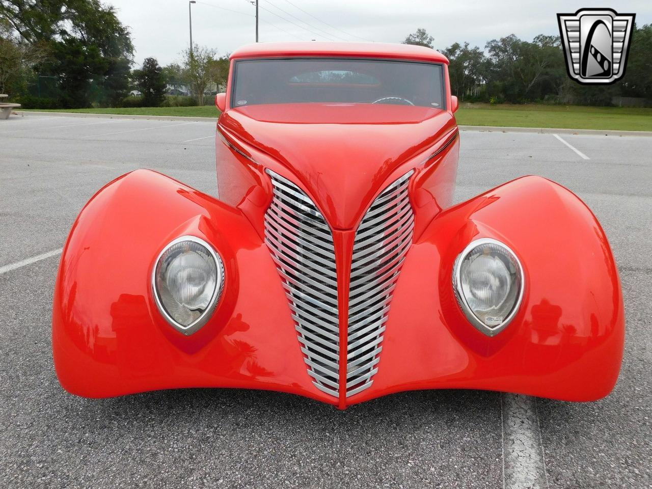 1939 Ford Custom