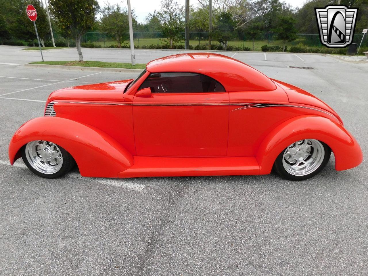 1939 Ford Custom