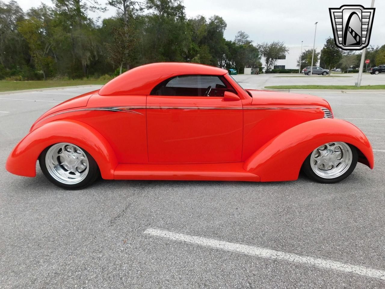 1939 Ford Custom