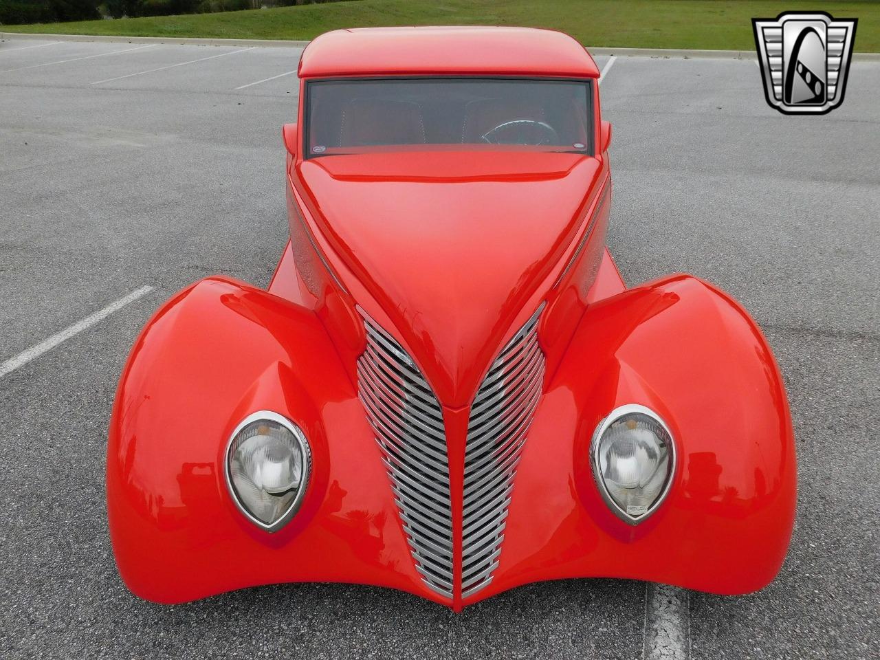 1939 Ford Custom