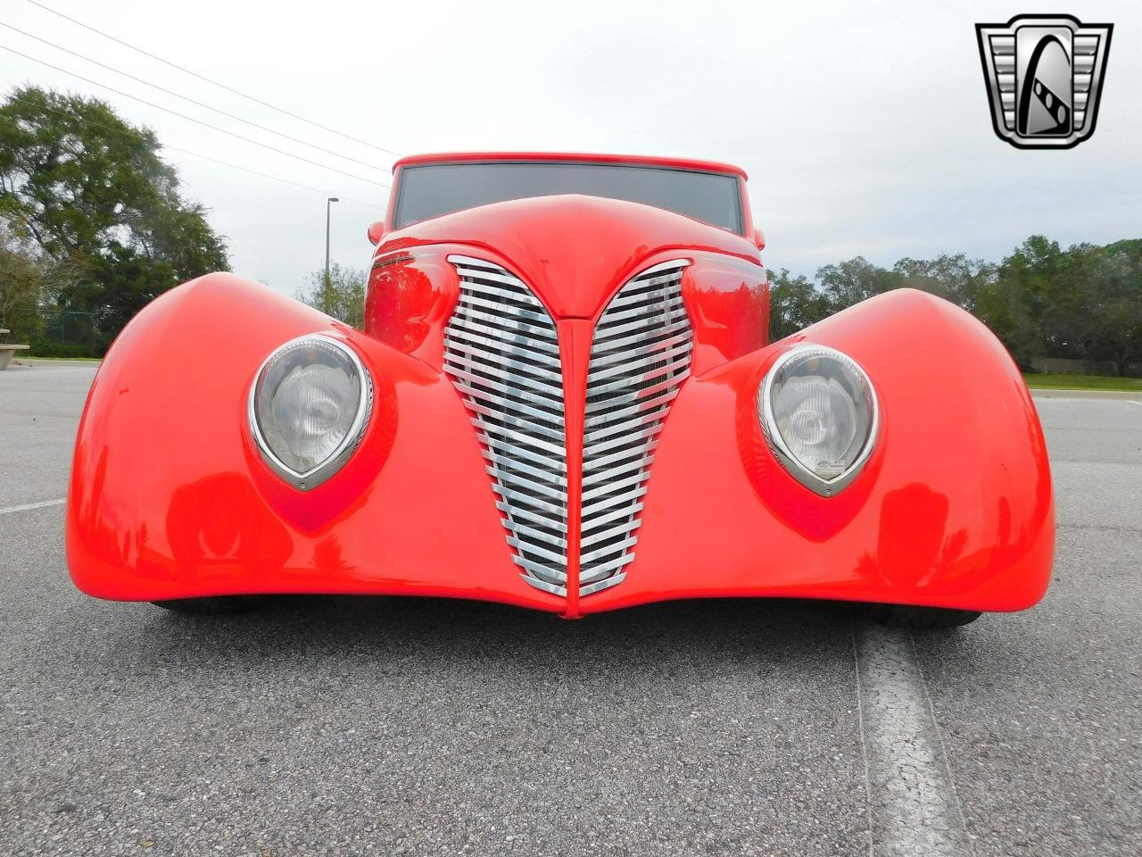 1939 Ford Custom