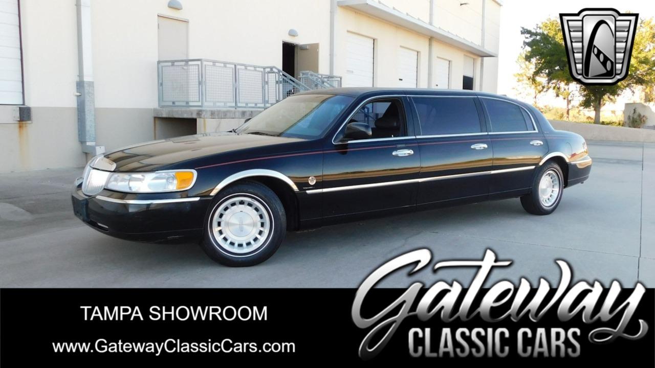 2001 Lincoln Town Car