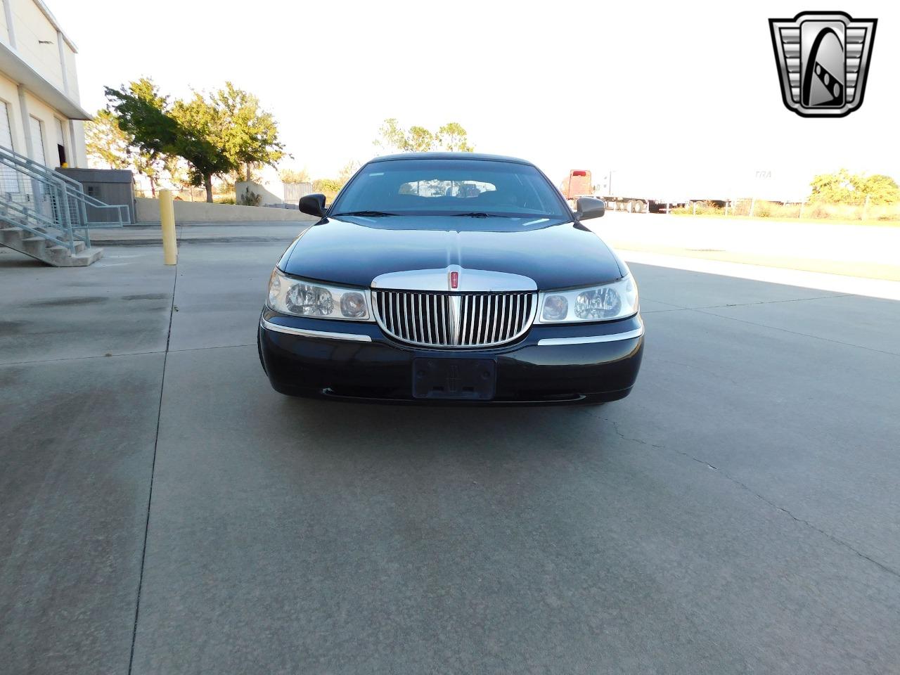 2001 Lincoln Town Car