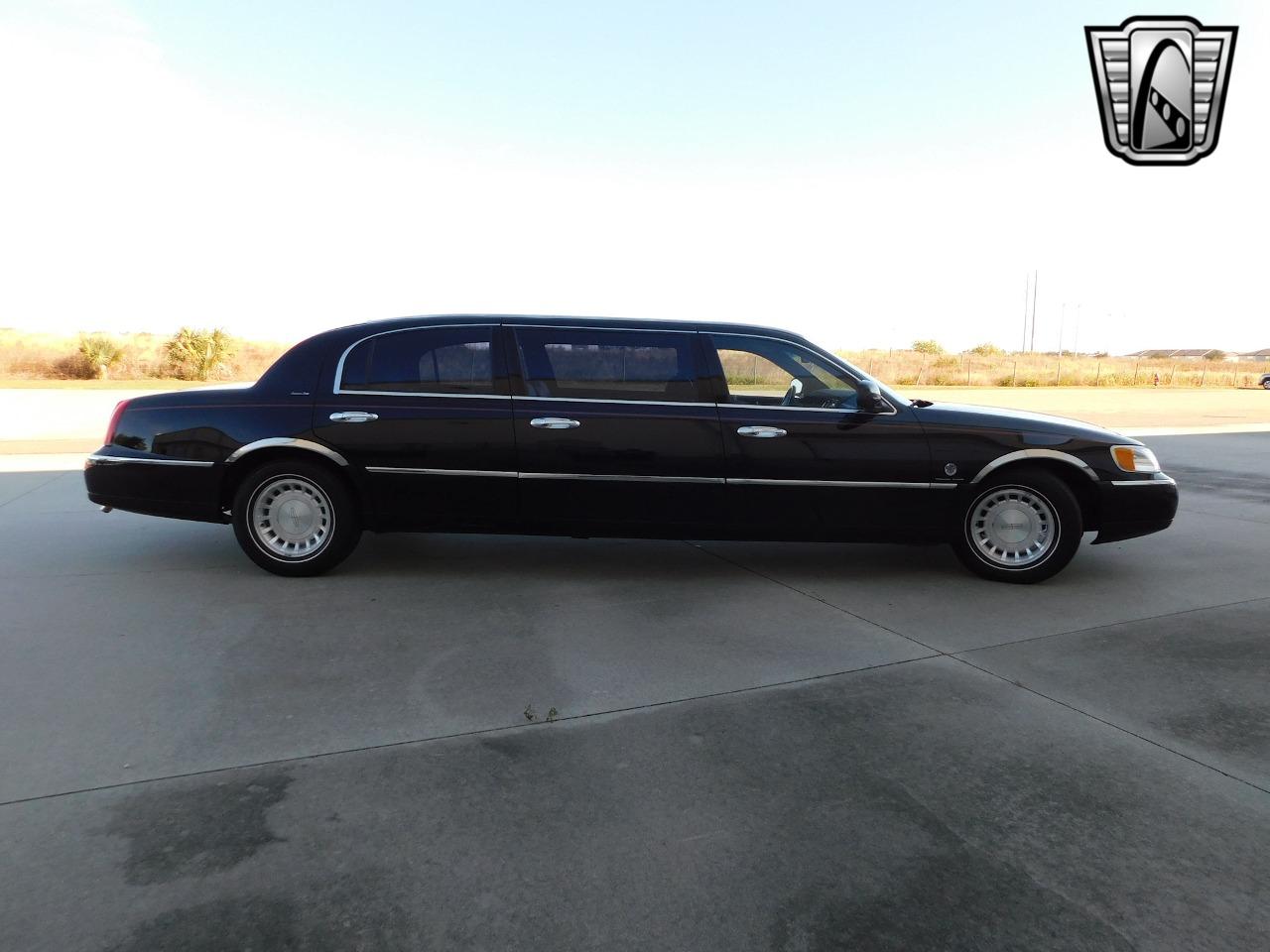 2001 Lincoln Town Car