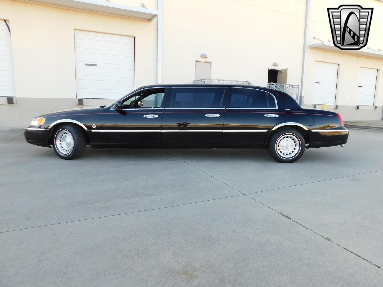 2001 Lincoln Town Car