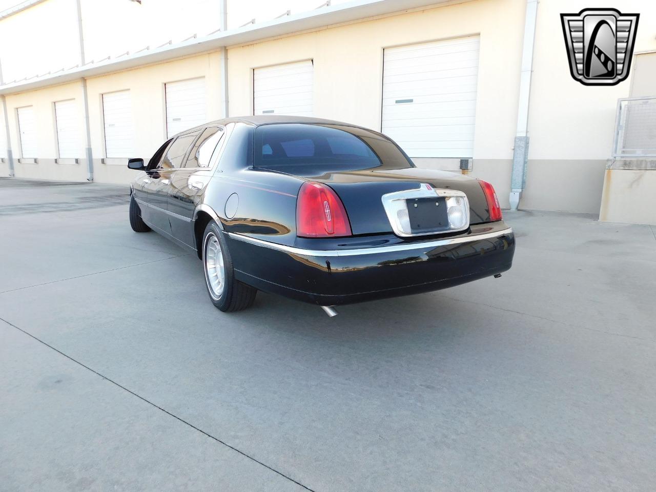 2001 Lincoln Town Car