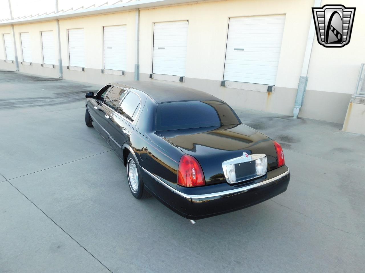 2001 Lincoln Town Car