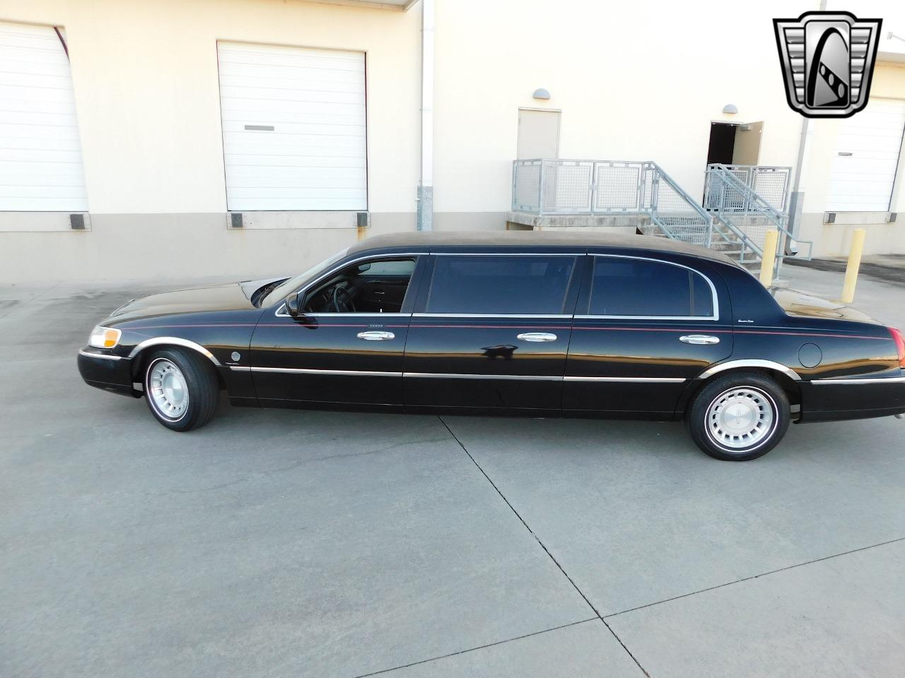 2001 Lincoln Town Car