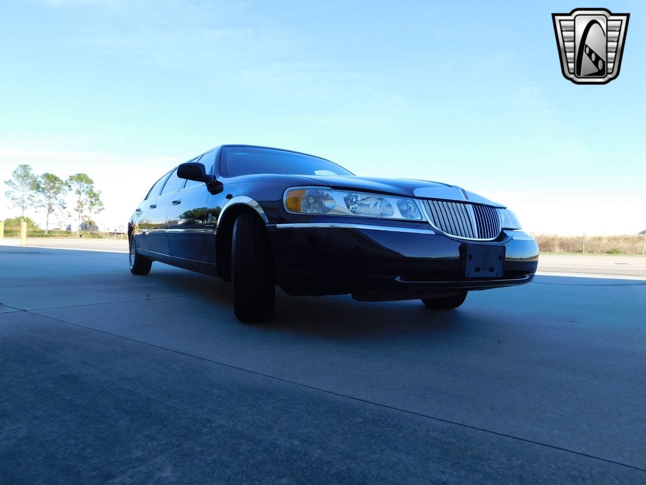 2001 Lincoln Town Car