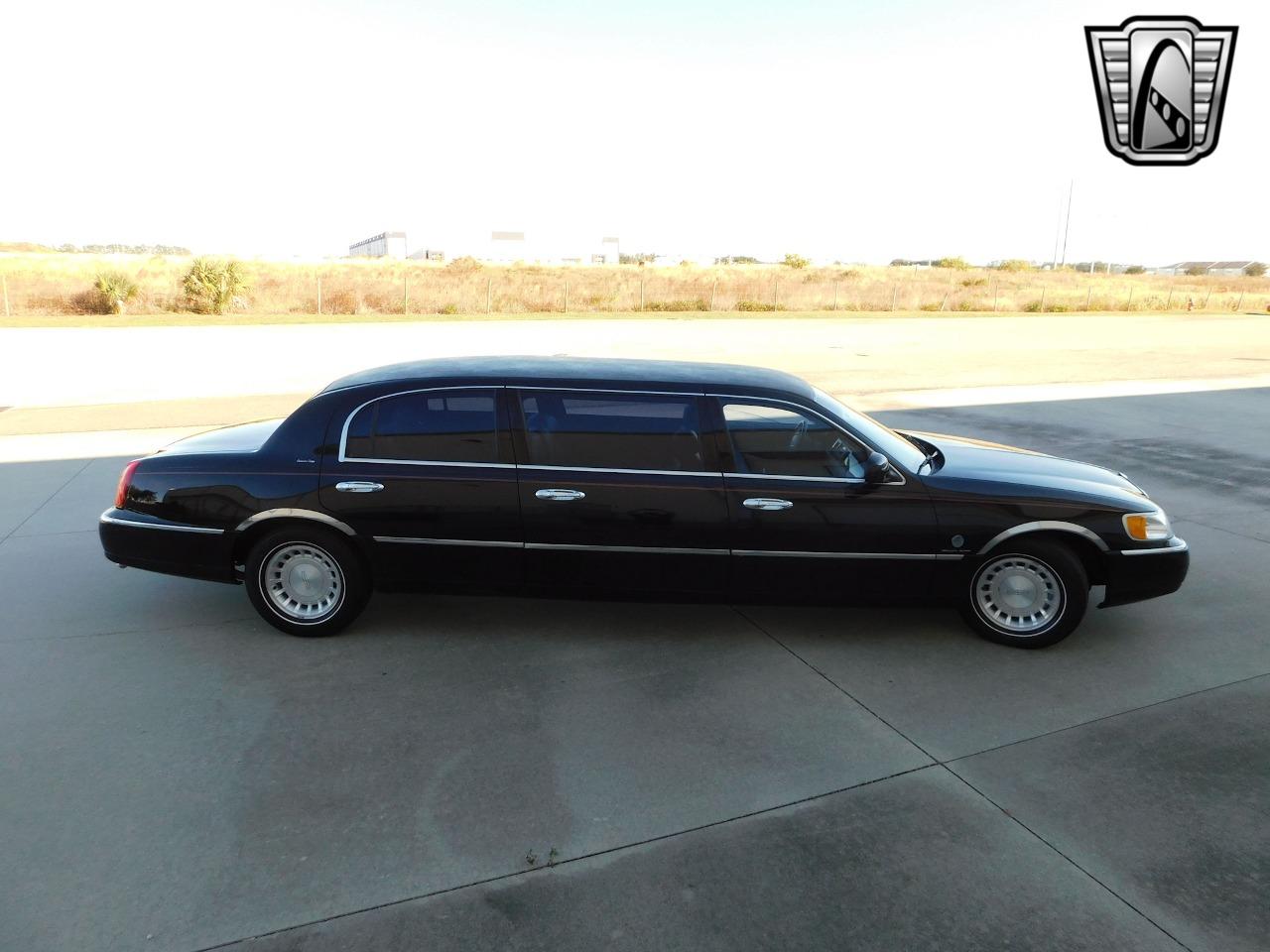 2001 Lincoln Town Car