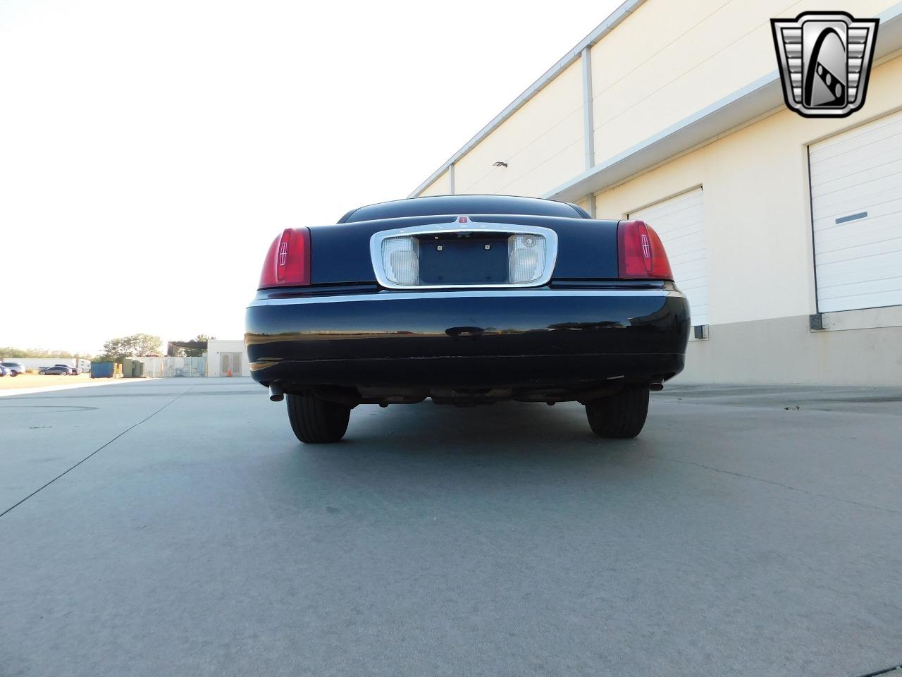 2001 Lincoln Town Car