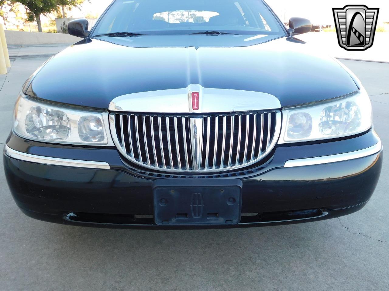 2001 Lincoln Town Car