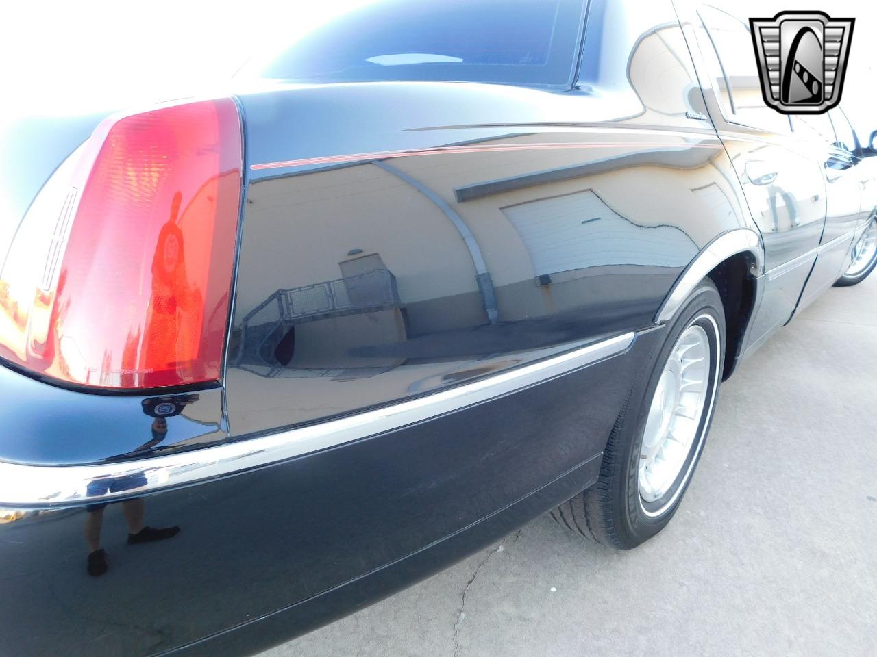 2001 Lincoln Town Car