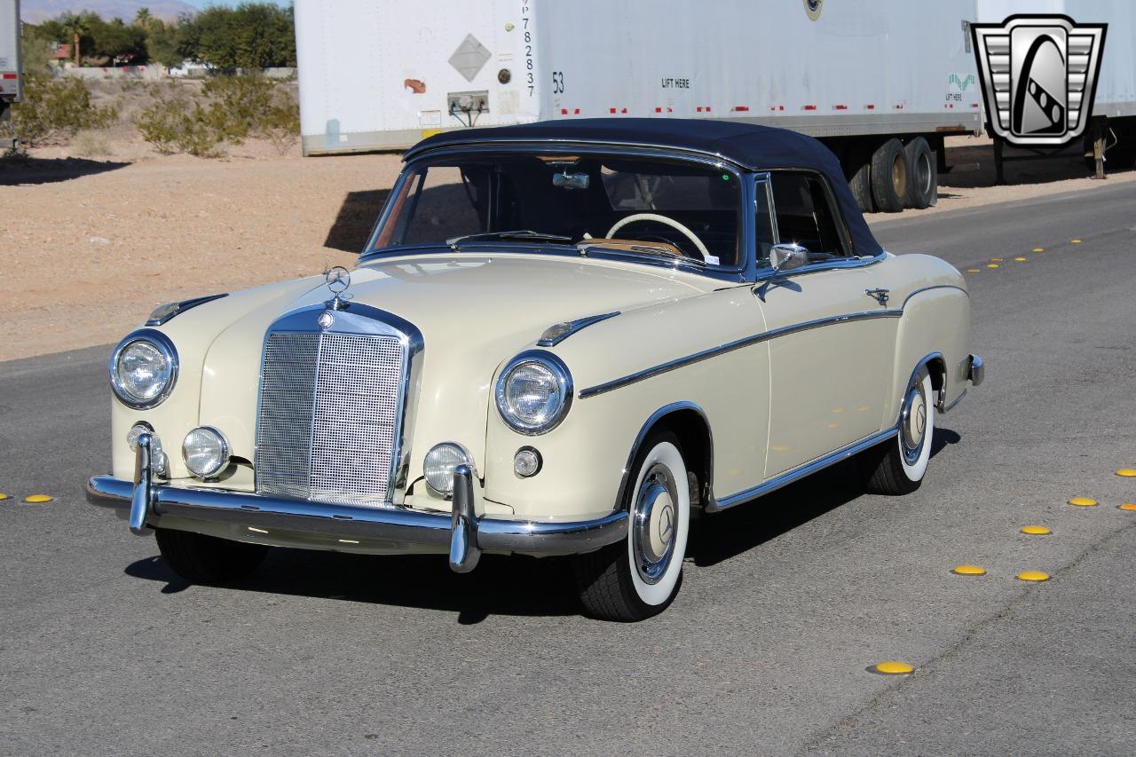 1960 Mercedes - Benz 220S