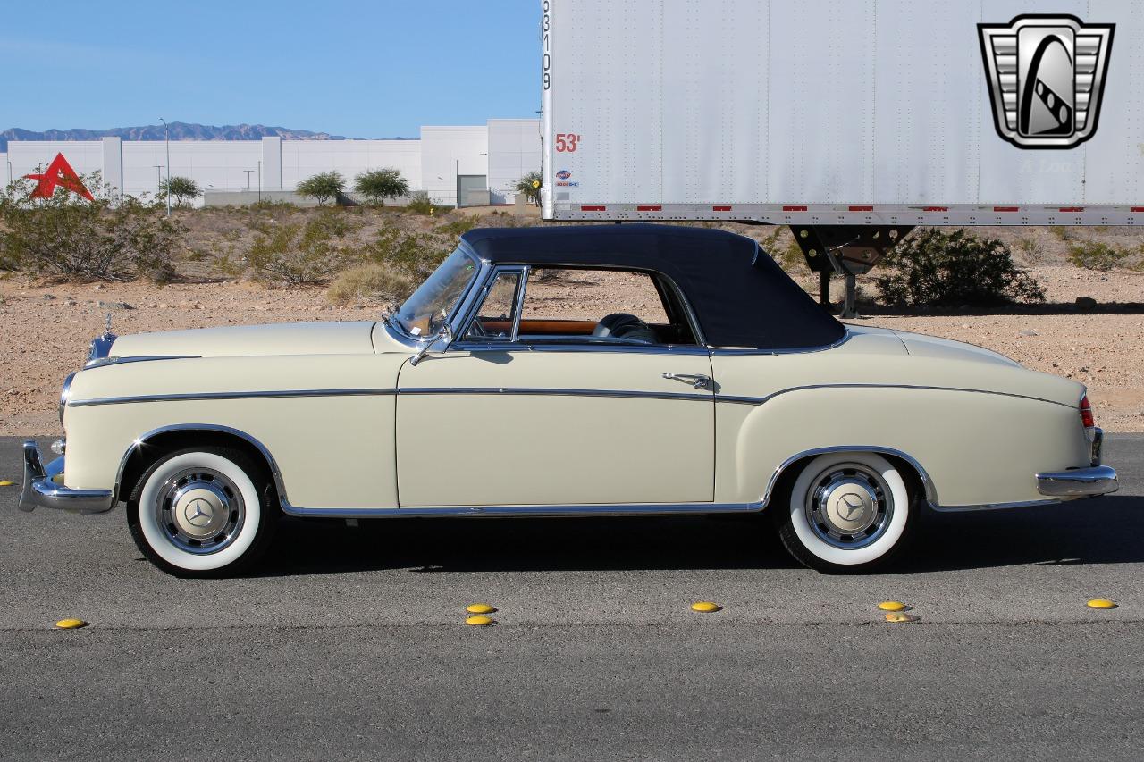 1960 Mercedes - Benz 220S