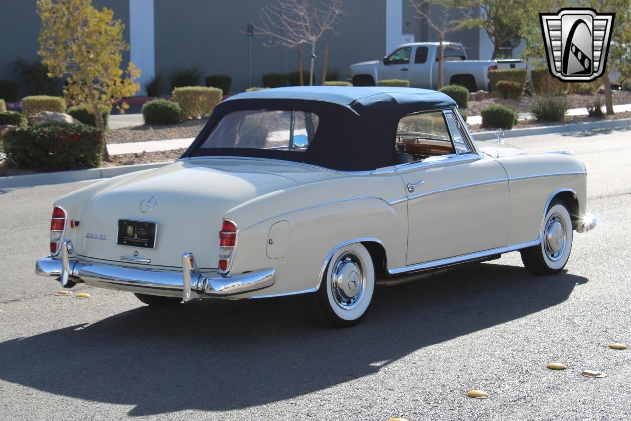 1960 Mercedes - Benz 220S