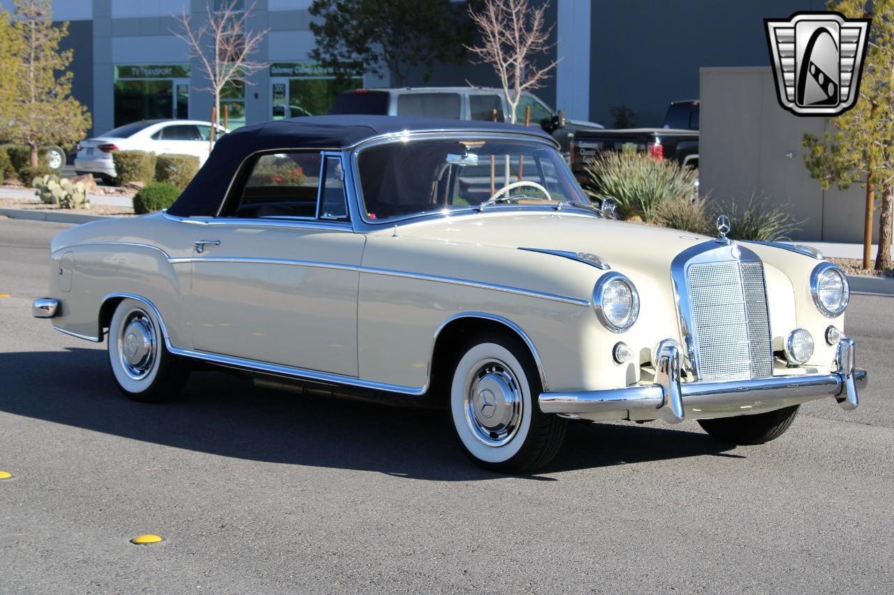 1960 Mercedes - Benz 220S