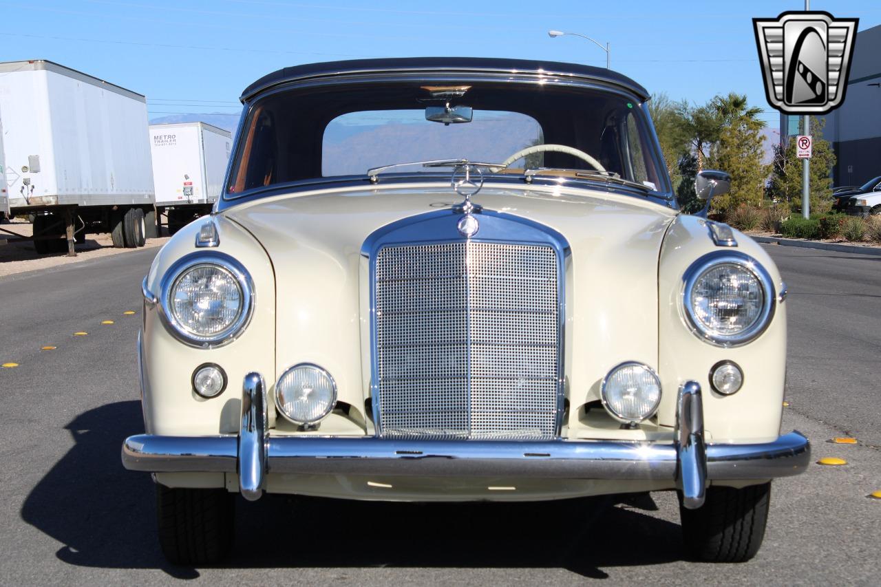 1960 Mercedes - Benz 220S