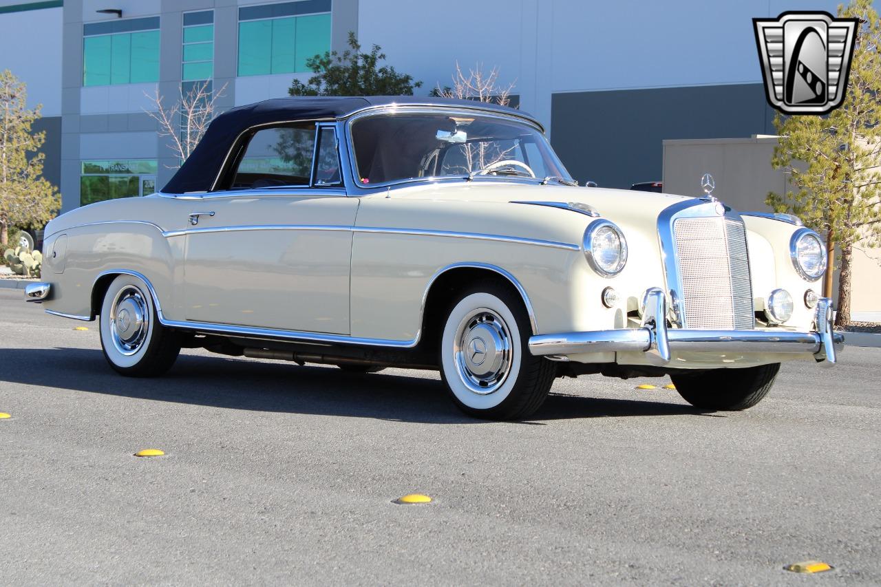 1960 Mercedes - Benz 220S