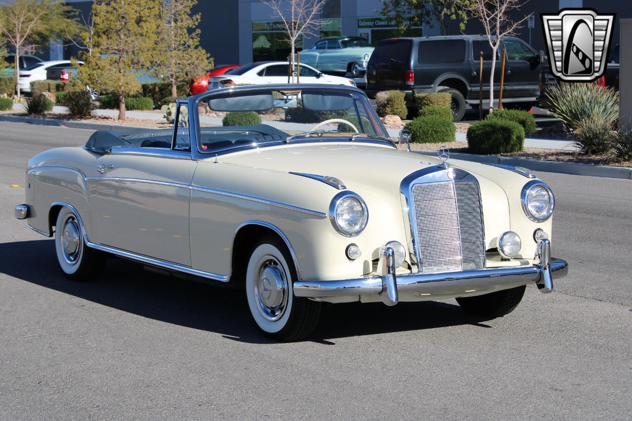 1960 Mercedes - Benz 220S