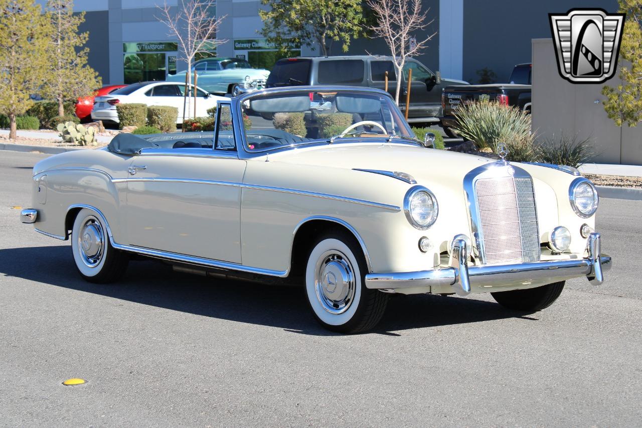 1960 Mercedes - Benz 220S