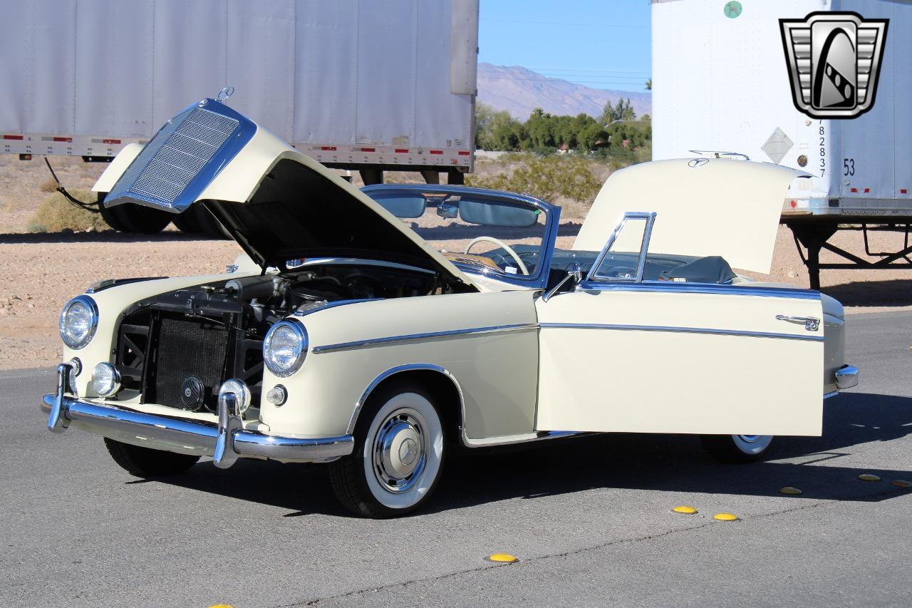 1960 Mercedes - Benz 220S