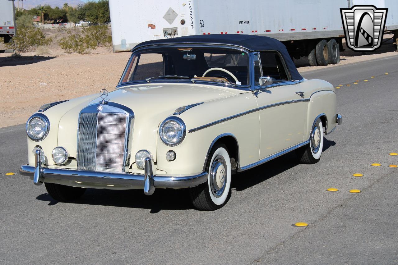 1960 Mercedes - Benz 220S