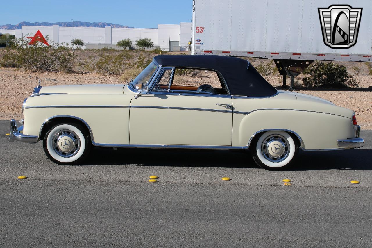 1960 Mercedes - Benz 220S