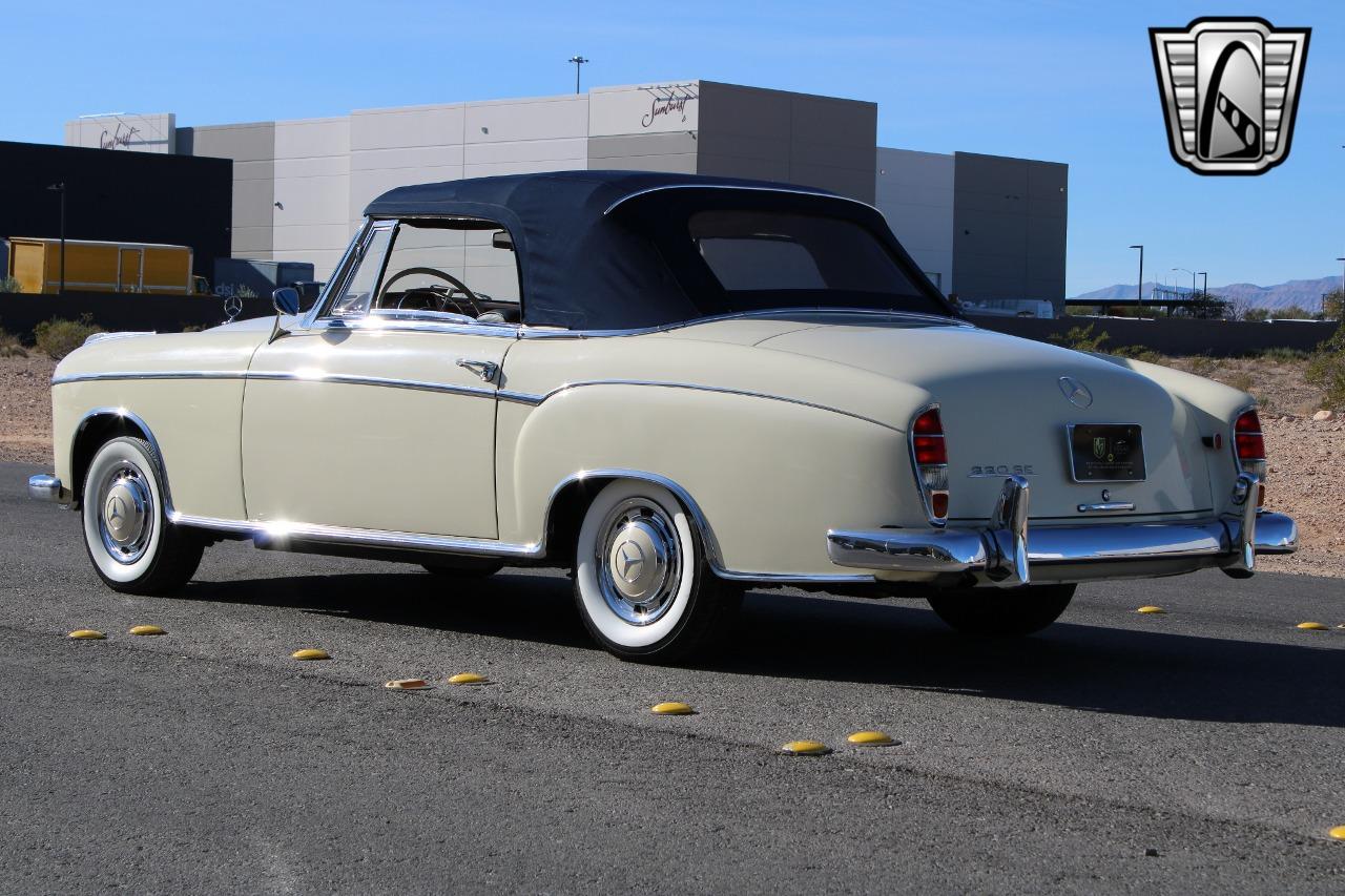 1960 Mercedes - Benz 220S