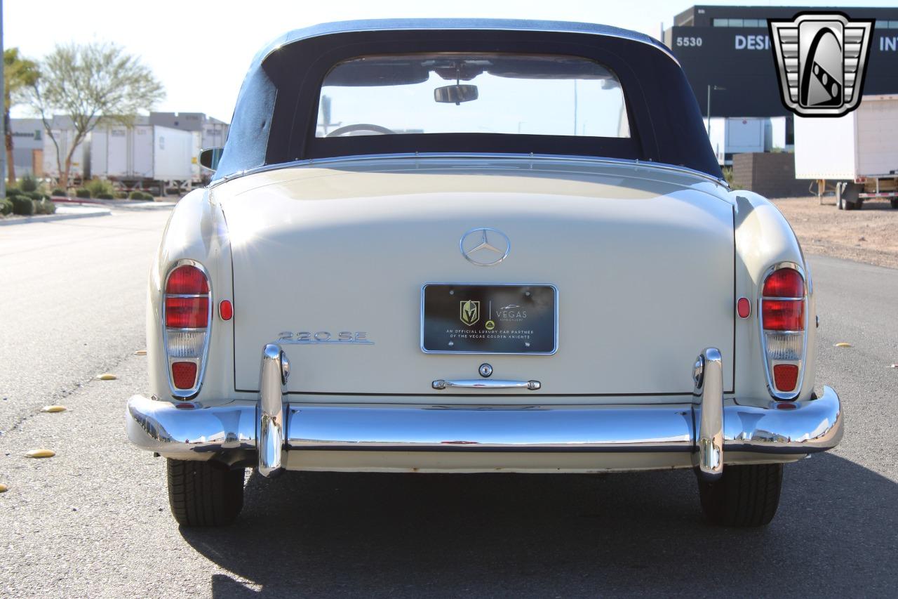 1960 Mercedes - Benz 220S