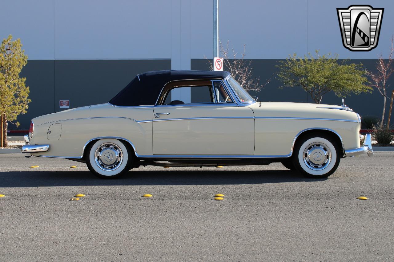 1960 Mercedes - Benz 220S