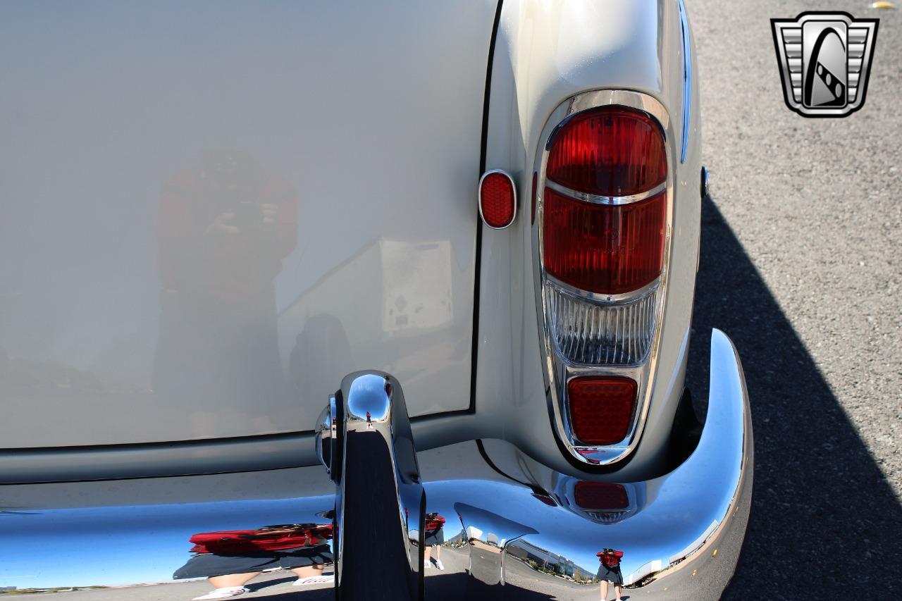 1960 Mercedes - Benz 220S